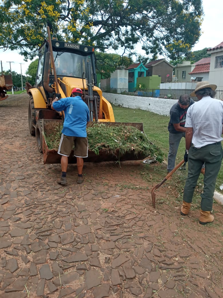 Cemitério e ruas com pavimentação em concreto recebem melhorias pela Prefeitura Municipal